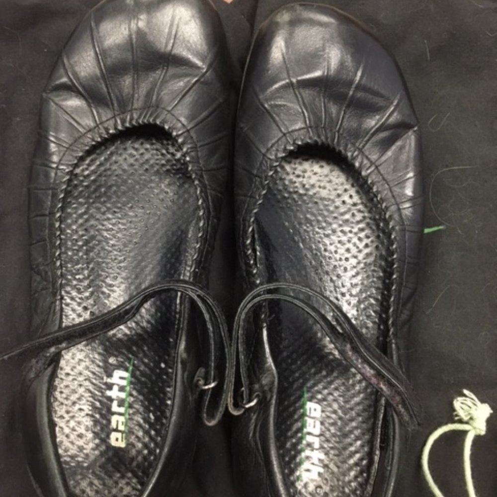 Earth Kalso negative heel black leather mary janes